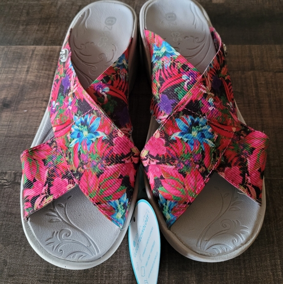 BZEE WEDGE SANDALS - Picture 2 of 6